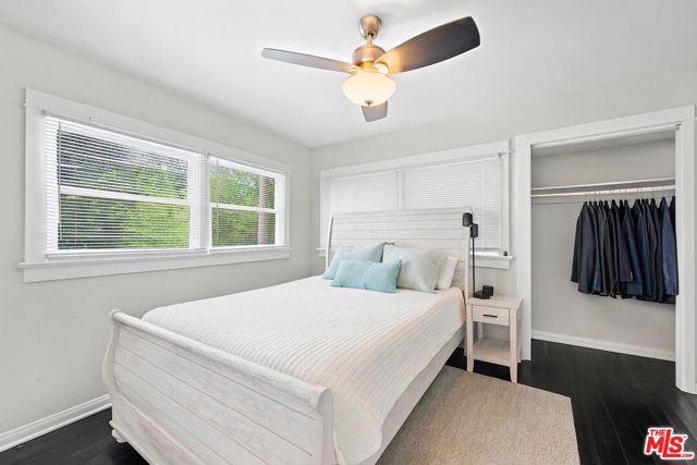 946 Hilldale Avenue, West Hollywood CA: https://media.crmls.org/mediaz/3752e5cd-f463-41b1-a9c9-9bfea070eb57.jpg