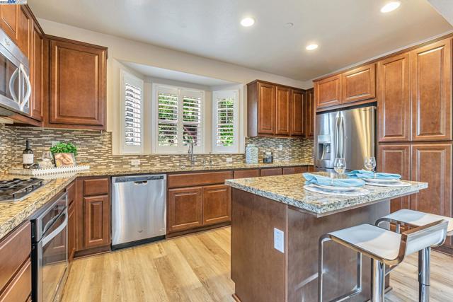5801 Flora Cmn, Livermore CA: https://media.crmls.org/mediaz/3752fd8d-6e4f-41ad-8631-0d4780e40192.jpg
