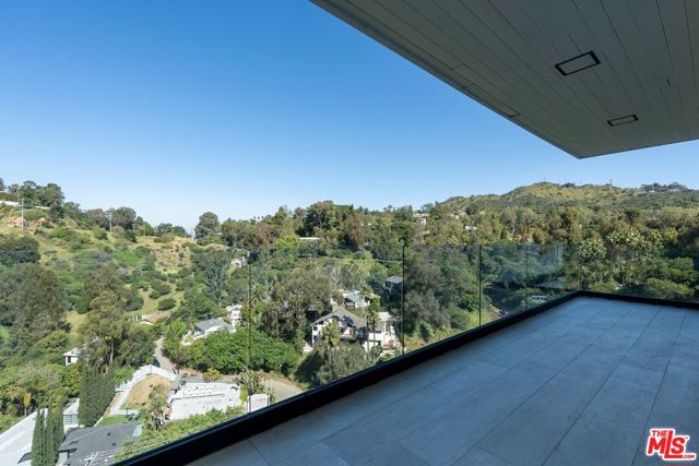 8041 Bulwer Drive, Los Angeles CA: https://media.crmls.org/mediaz/37534bcb-97bc-444b-a92d-483ae919d2f6.jpg