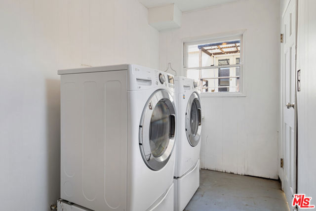 2205 ELM Avenue, Manhattan Beach, California 90266, 2 Bedrooms Bedrooms, ,2 BathroomsBathrooms,Residential,Sold,ELM,22148905