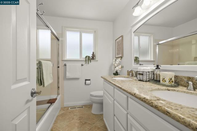 3937 Majestic Dr, Concord CA: https://media.crmls.org/mediaz/3753df3e-c968-457a-b793-2a0be90cc8f0.jpg