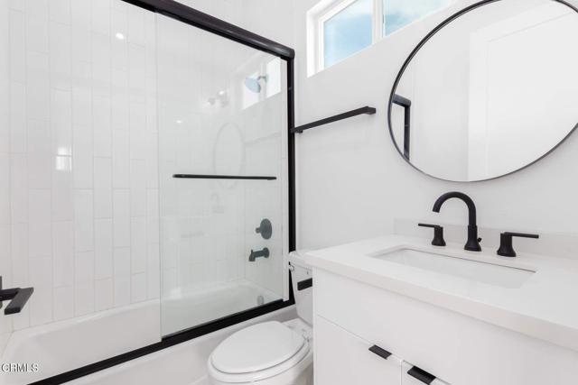 Detail Gallery Image 6 of 15 For 4179 Normandie Ave #1/2,  Los Angeles,  CA 90037 - 4 Beds | 3 Baths