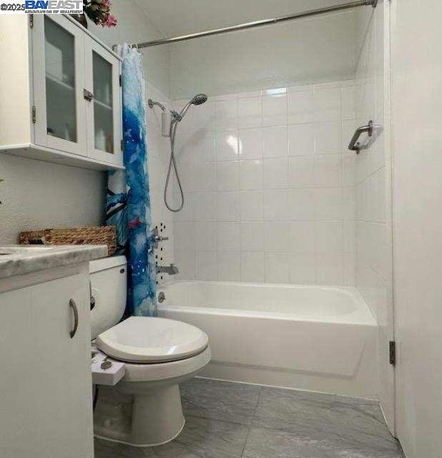 39224 Guardino Dr, Fremont CA: https://media.crmls.org/mediaz/3753fbc7-5751-4c23-b94e-10b702efb103.jpg