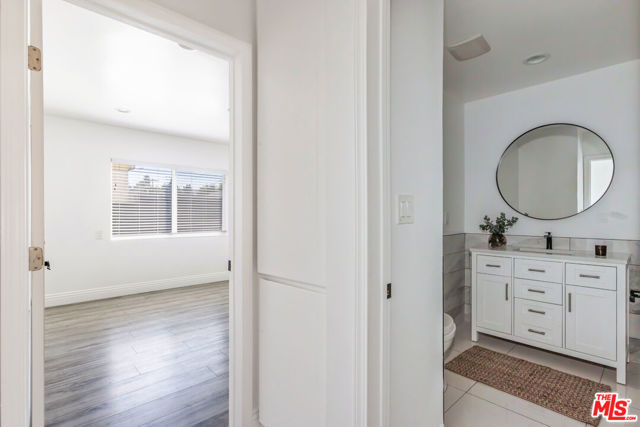 3921 S Victoria Avenue, Los Angeles CA: https://media.crmls.org/mediaz/3754aa98-8e01-4229-be9c-66600ab1a4cb.jpg