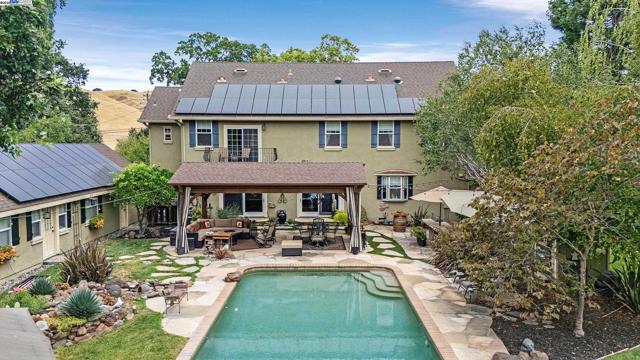 6745 Alisal St, Pleasanton CA: https://media.crmls.org/mediaz/3754bd58-9aa5-4bc5-9df5-1b3ae839bc15.jpg