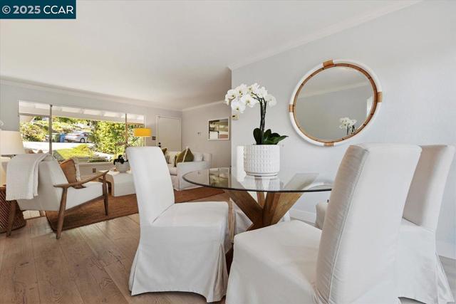 32 California Ave, Orinda CA: https://media.crmls.org/mediaz/3754d5fa-3a60-4792-acdc-83251b2bb65b.jpg