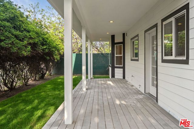 17805 Erwin Street, Encino CA: https://media.crmls.org/mediaz/3755d22b-a149-44cf-afad-d557d6761768.jpg