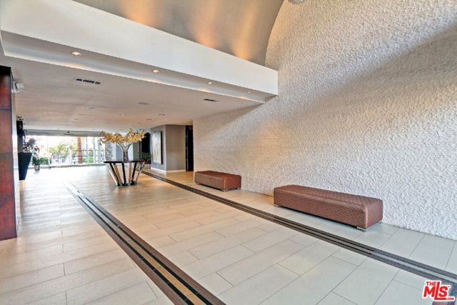 7250 Franklin Avenue, Los Angeles CA: https://media.crmls.org/mediaz/37562ebf-8248-40e6-90c7-f135de00a4d6.jpg