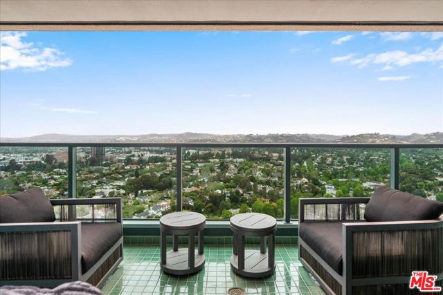10490 Wilshire Boulevard, Los Angeles CA: https://media.crmls.org/mediaz/3756a8ce-f839-4126-a137-c97dbc97abc1.jpg