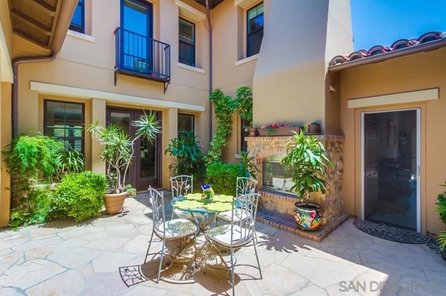 15609 Hayden Lake Place, San Diego CA: https://media.crmls.org/mediaz/375771f7-f1a6-4541-94d3-e75f7deb5a8f.jpg