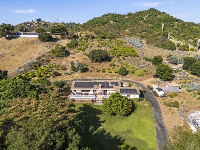 Image 36 of 43 For 39295 De Luz Road