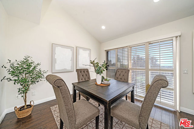 2366 Applewood Circle, Fullerton CA: https://media.crmls.org/mediaz/3757c7e3-8d95-4567-8fc2-cfffd8a0fc18.jpg