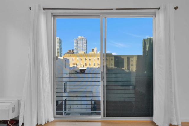 908 G St, San Diego, California 92101, 1 Bedroom Bedrooms, ,1 BathroomBathrooms,Condominium,For Sale,G St,250001120SD