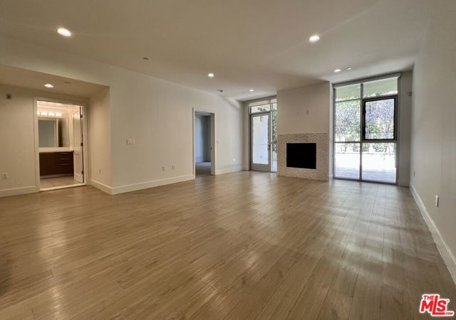 11715 W BELLAGIO Road, Los Angeles CA: https://media.crmls.org/mediaz/37584fdc-eb50-4425-8b2c-566f589cc6ec.jpg
