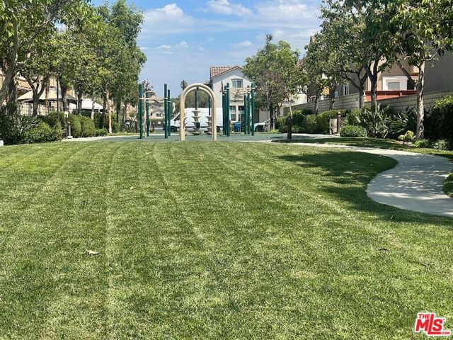 9009 S Calvin Way, Inglewood CA: https://media.crmls.org/mediaz/37589236-131d-4f6e-8981-c0ceb244b5a1.jpg