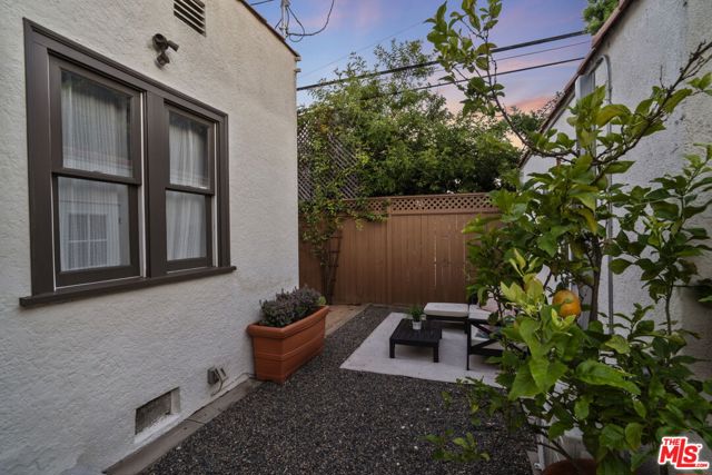 5966 Airdrome Street, Los Angeles CA: https://media.crmls.org/mediaz/3758c164-e2ca-4ae7-9a55-a8af884f9888.jpg