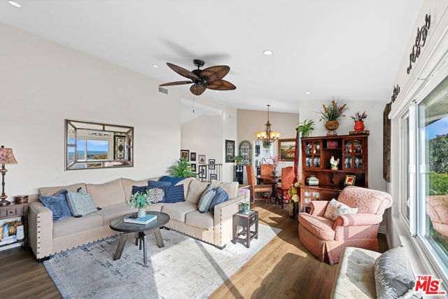 6789 Seawatch Lane, Malibu CA: https://media.crmls.org/mediaz/3759197e-0353-4295-bc6f-e81f53a98691.jpg