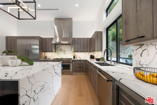 4637 Dunas Lane, Tarzana CA: https://media.crmls.org/mediaz/37595421-b96e-4c34-97fb-3a3dd9a16da7.jpg