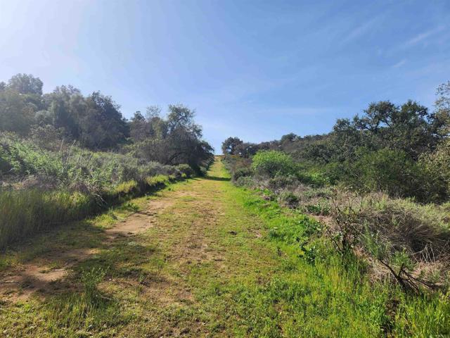 4800 blk 5th Street, Fallbrook CA: https://media.crmls.org/mediaz/375998f7-c6c3-40e8-955b-f3979801dba4.jpg