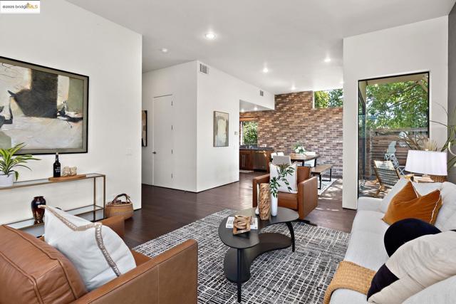 1406 San Pablo Ave, Berkeley CA: https://media.crmls.org/mediaz/3759bd09-2589-4c2e-8639-25fde33214ab.jpg