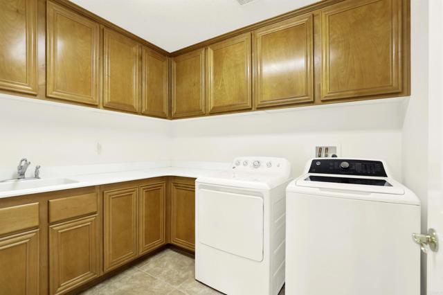 43883 Brookhaven Court, Temecula CA: https://media.crmls.org/mediaz/3759dea7-d97a-4c36-816a-dd2a9fab0ccf.jpg