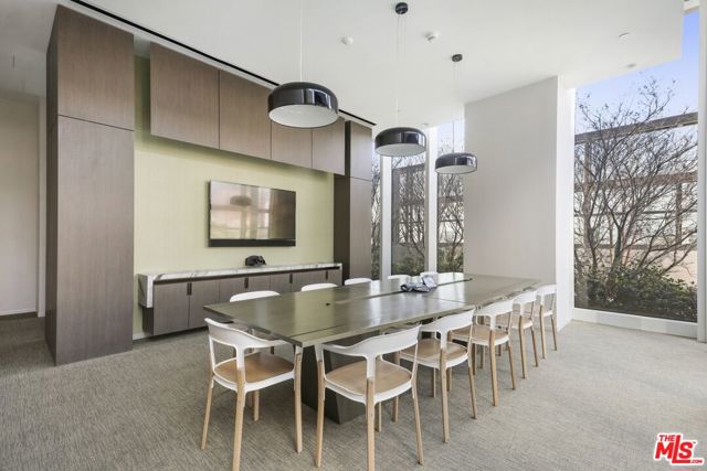 889 Francisco Street, Los Angeles CA: https://media.crmls.org/mediaz/3759e0ec-aba9-4e86-811f-d334eee5d3b0.jpg