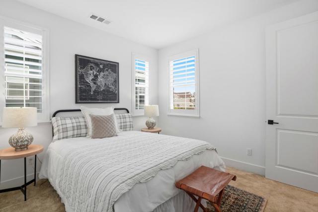 275 Skyview Drive, Marina CA: https://media.crmls.org/mediaz/375a4bee-a6c0-4800-a5c3-4711550771a8.jpg