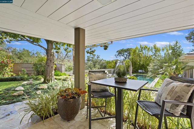 1121 Estates Dr, Lafayette CA: https://media.crmls.org/mediaz/375aa159-53f9-4777-b9a1-8c3db8a59331.jpg