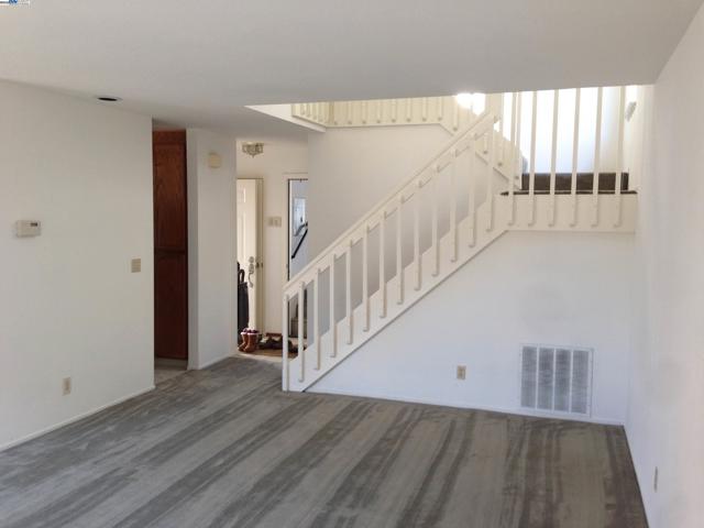 21164 Timco Way, Castro Valley CA: https://media.crmls.org/mediaz/375ac70d-ec76-4278-96ef-2d91637651da.jpg