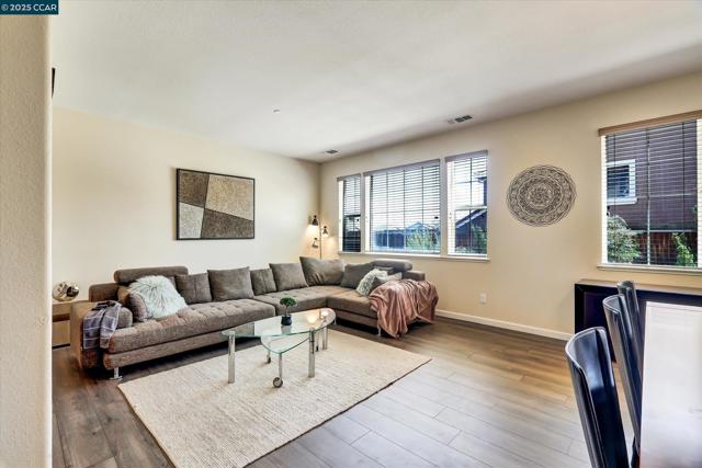 4007 Oak Knoll St, Antioch CA: https://media.crmls.org/mediaz/375ad442-ca5a-4324-82e8-befbfd95d4fd.jpg