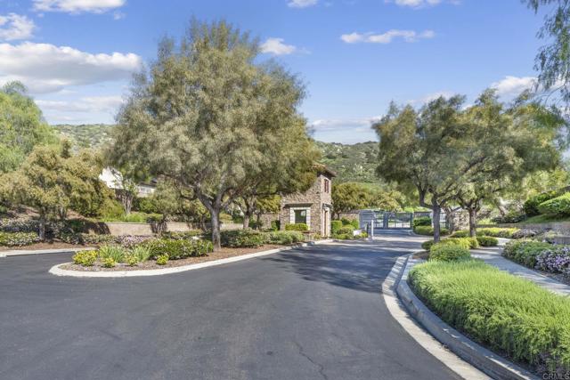 2776 Vistamonte Glen, Escondido CA: https://media.crmls.org/mediaz/375b9c5f-31a4-405a-9c72-39502d938332.jpg