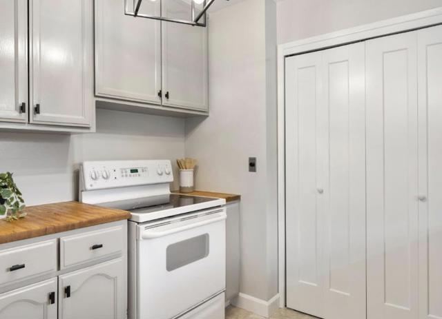 1008 Porto Marino Drive, San Carlos CA: https://media.crmls.org/mediaz/375c0192-b870-415a-bb05-9036845fad85.jpg