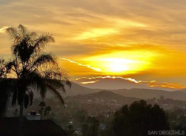 1412 Timber Gln, Escondido CA: https://media.crmls.org/mediaz/375c5992-ff47-46d7-8a32-5b099ffcbade.jpg