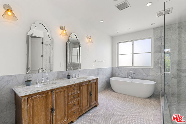 530 N Alta Vista Boulevard, Los Angeles CA: https://media.crmls.org/mediaz/375c83c7-0eab-4be3-8446-7c9acee32c59.jpg