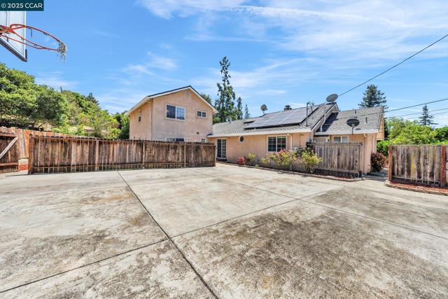 18127 Madison Ave, Castro Valley CA: https://media.crmls.org/mediaz/375d1d8d-b632-47c8-8648-00c4bb5dabcd.jpg