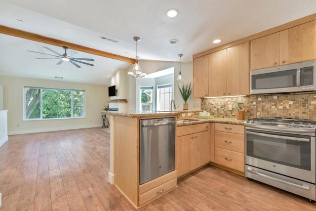 115 Fairway Village Court, Murphys CA: https://media.crmls.org/mediaz/375d4472-a2f6-46bb-92f5-36b13c6bd3f7.jpg