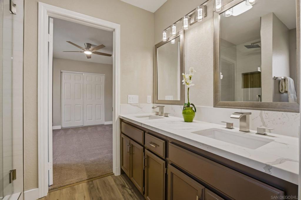 https://media.crmls.org/mediaz/375d4c00-ae8d-4cc3-bbc7-9e7e2086dadd.jpg?preset=X-Large