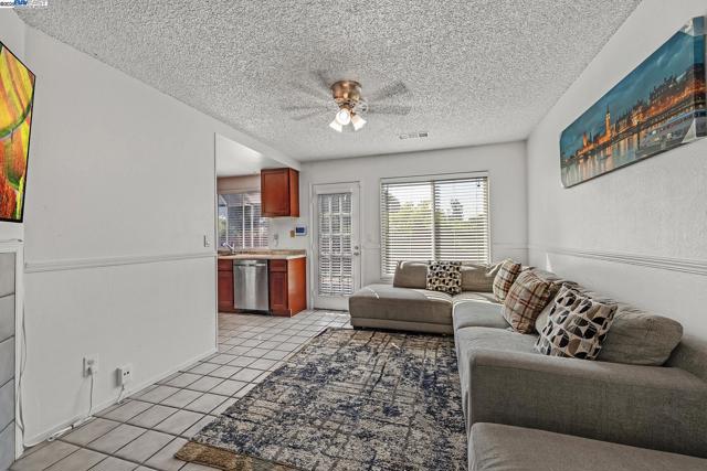 106 Fieldstone Way, Vallejo CA: https://media.crmls.org/mediaz/375d53ab-4d82-439e-b244-69532aee35c1.jpg