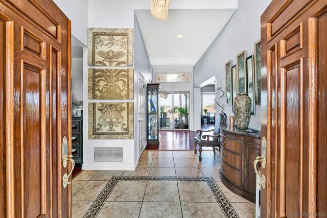 17505 Corte Lomas Verde, Poway CA: https://media.crmls.org/mediaz/375dacd2-ab03-41ee-ae2e-ab07daafae47.jpg