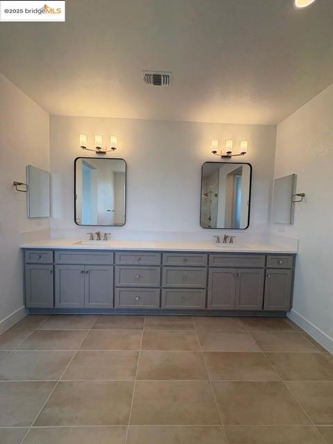 445 Trellis WAY, Brentwood CA: https://media.crmls.org/mediaz/375df76b-939f-48d6-b15f-19e708ece49e.jpg
