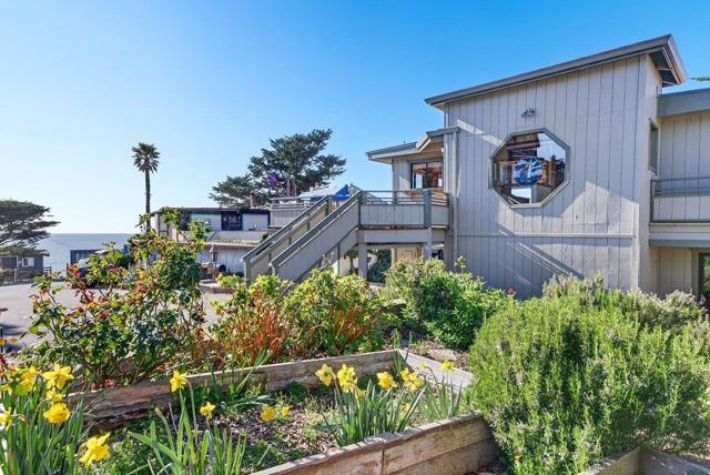 1 Gray Way, Watsonville CA: https://media.crmls.org/mediaz/375e83fe-a3e8-49f9-81ce-490dbb63354d.jpg