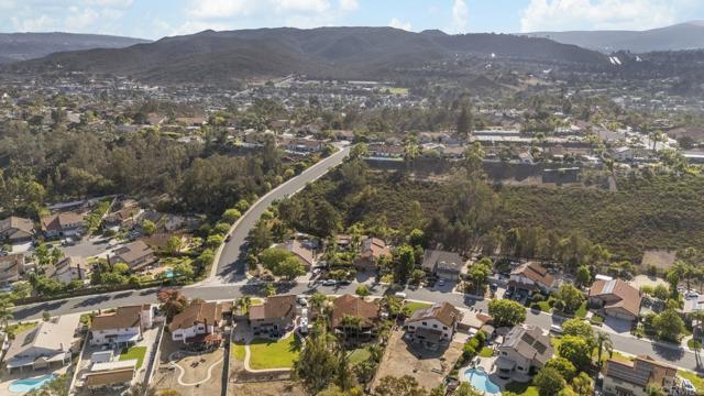 14001 Saddlewood Drive, Poway CA: https://media.crmls.org/mediaz/375e9463-18df-4390-aaaa-f4b73e4e8476.jpg