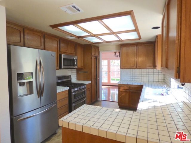 5930 Tampa Avenue, 101 photo 4