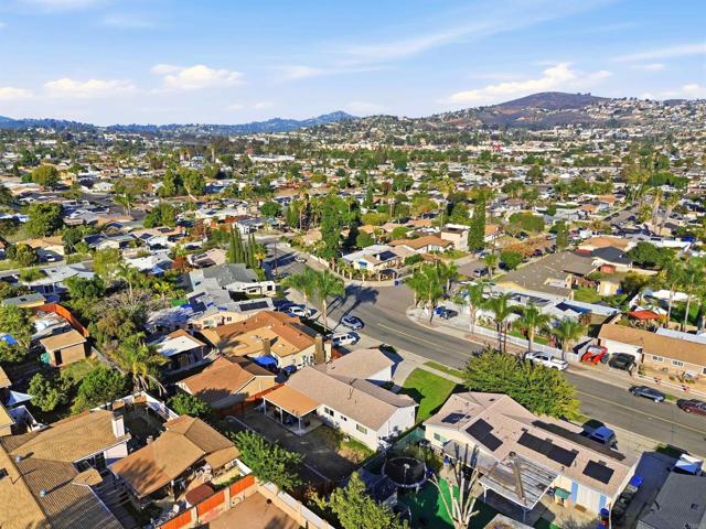 Detail Gallery Image 5 of 40 For 738 Carlsbad St, Spring Valley,  CA 91977 - 3 Beds | 2 Baths