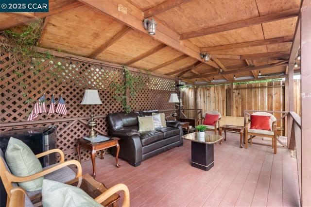 2401 Casa Way, Walnut Creek CA: https://media.crmls.org/mediaz/375f40f3-8ba4-4646-9641-96d6336ddfc4.jpg