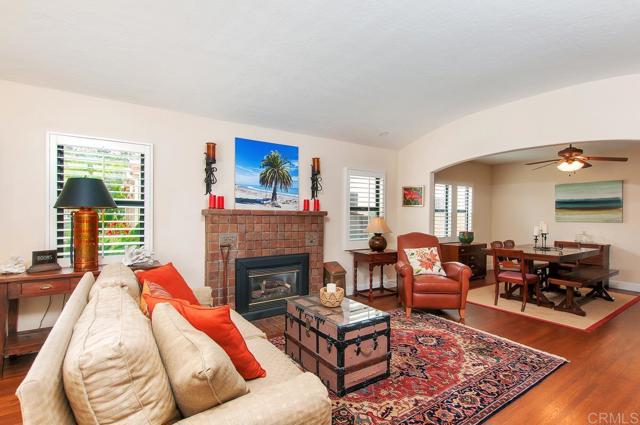 1033 Encino Row, Coronado CA: https://media.crmls.org/mediaz/375f59f9-2917-418d-bf31-5968b653d54b.jpg