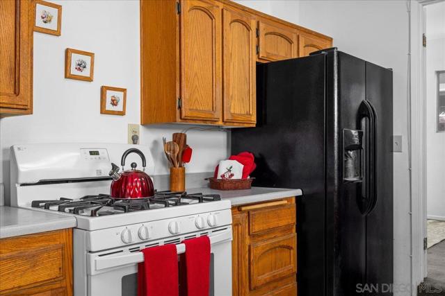 13752 Frame Rd, Poway CA: https://media.crmls.org/mediaz/375fc15d-027a-476c-bbd1-318a61a55a75.jpg