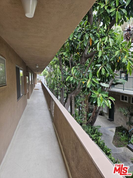 11924 Montana Avenue, Los Angeles CA: https://media.crmls.org/mediaz/375fce64-c6b4-41c8-a77b-d4ac25e0878b.jpg