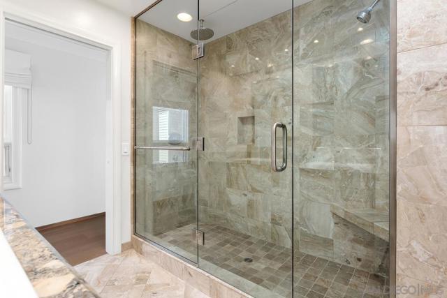 270 Surfview Ct, Del Mar CA: https://media.crmls.org/mediaz/375fd143-41e2-454d-bd66-ad5983c63e11.jpg