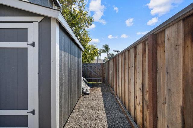 2421 Valley View Road, Hollister CA: https://media.crmls.org/mediaz/376065ea-d6b5-4b14-8771-953e463bad3e.jpg
